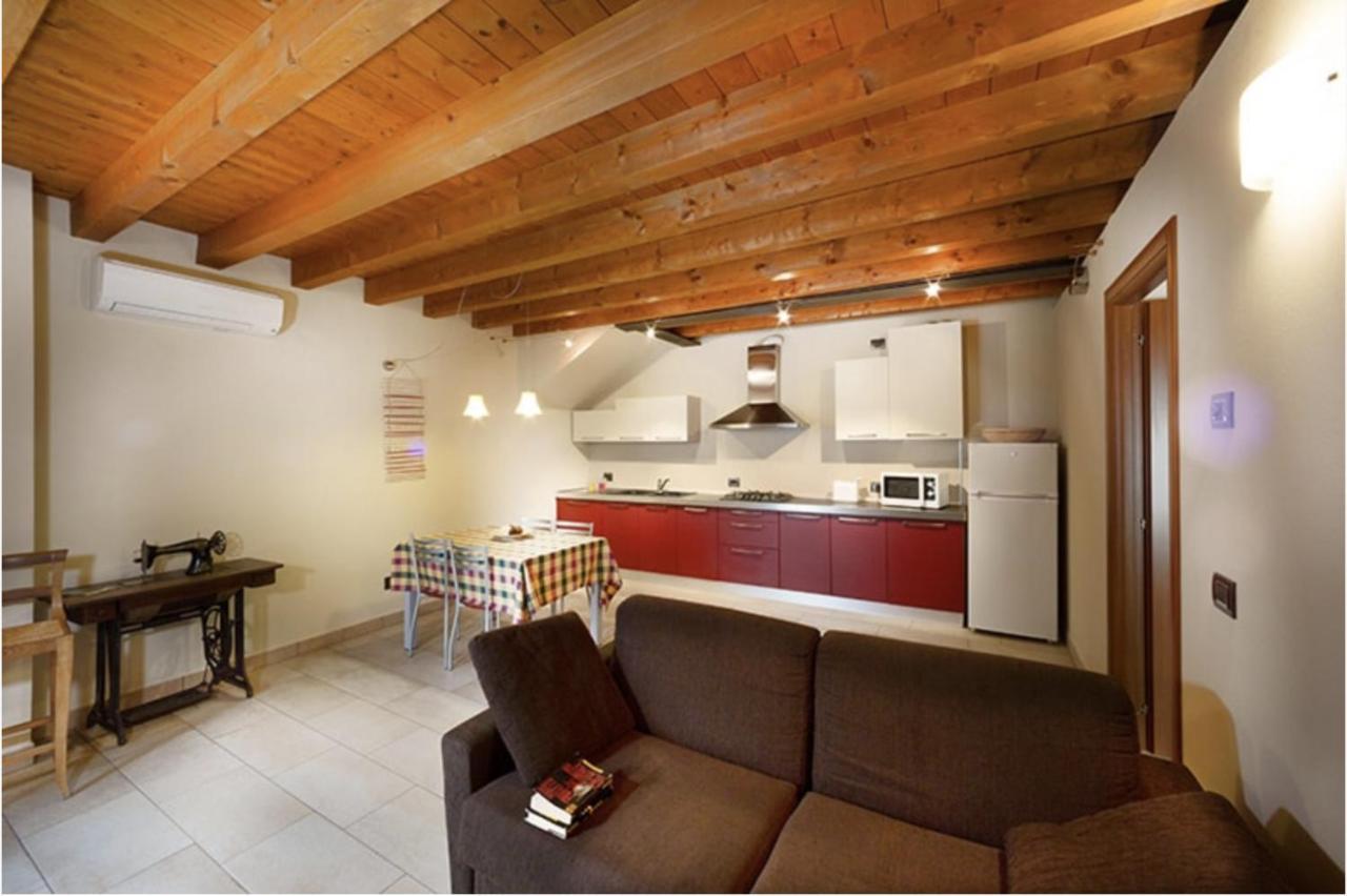 モンツァンバーノ La Casa Del Nonnoアパートホテル エクステリア 写真