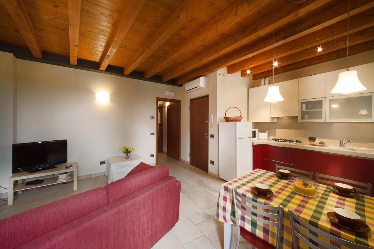 モンツァンバーノ La Casa Del Nonnoアパートホテル エクステリア 写真
